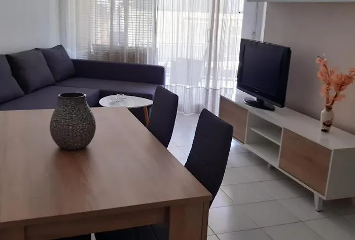 Апартаменты Apolo 7 Apt 51 *